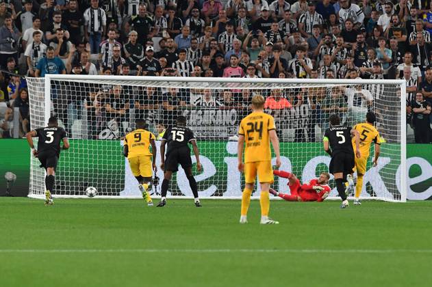 Foto IPP Massimo Rana Torino 16-09-2025 Calcio Champions League 2025 2026 Juventus-Borussia Dortmund 4-4 nella foto il gol su calcio di rigore realizzato da Ramy Bensebaini per il momentaneo 2 a 4 del Borussia Italy Photo Press - World Copyright italy ITALY Copyright: xR4924_italyphotopressx