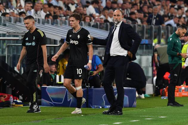 Foto IPP Massimo Rana Torino 16-09-2025 Calcio Champions League 2025 2026 Juventus-Borussia Dortmund 4-4 nella foto kenan yildiz esce dal campo sostituito vicino a lui l allenatore Igor Tudor Italy Photo Press - World Copyright italy ITALY Copyright: xR4924_italyphotopressx