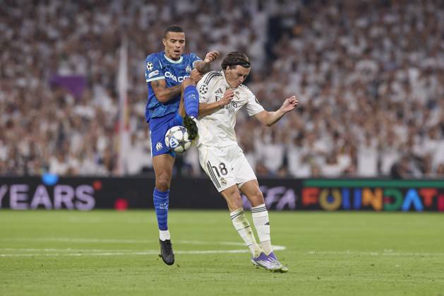 Real Madrid CF vs Olympique de Marseille - 16 Sep 2025 Mason Greenwood (L) of Olympique de Marseille and Alvaro Carreras (R) of Real Madrid CF are seen in action during the UEFA Champions League 2025 2026 first round day 1 football match between Real Madrid CF and Olympique de Marseille at Santiago Bernabeu Stadium. Final score: Real Madrid CF 2 : 1 Olympique de Marseille Madrid Spain Copyright: xFedericoxTitonex xSOPAxImagesx FTITONE_020
