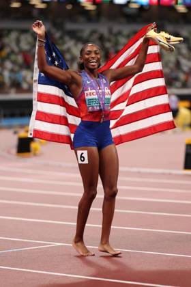 Day 7 - World Athletics Championships Tokyo 2025 Melissa Jefferson-Wooden of the USA celebrates with a Stars & Stripes after winning gold in the women s 200m final during the World Athletics Championships 2025 at the National Stadium in Tokyo, Japan, on September 19, 2025. Tokoyo Japan  Copyright: xMIxNewsx originalFilename:fletcher-worldath250919_nppM8