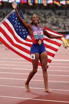 Day 7 - World Athletics Championships Tokyo 2025 Melissa Jefferson-Wooden of the USA celebrates with a Stars & Stripes after winning gold in the women s 200m final during the World Athletics Championships 2025 at the National Stadium in Tokyo, Japan, on September 19, 2025. Tokoyo Japan  Copyright: xMIxNewsx originalFilename:fletcher-worldath250919_npqie