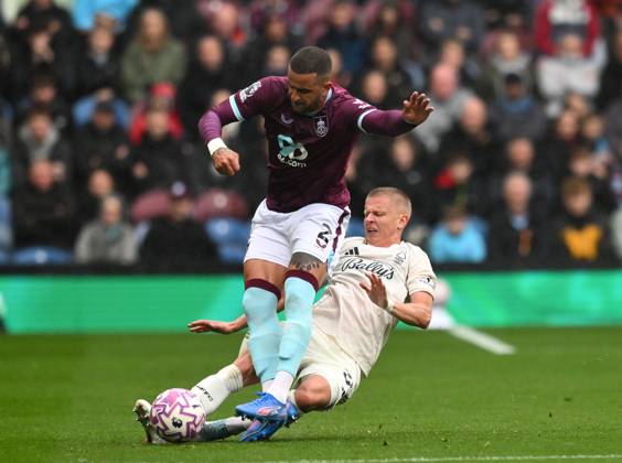 Oleksandr Zinchenko of Nottingham Forest challenges Kyle Walker of Burnley Burnley v Nottingham Forest, Premier League, Football, Turf Moor, Burnley, UK - 20 Sep 2025Burnley Turf Moor United Kingdom EDITORIAL USE ONLY No use with unauthorised audio, video, data, fixture lists, club league logos or live services. Online in-match use limited to 120 images, no video emulation. No use in betting, games or single club league player publications.  Copyright: xRichardxLee Shutterstockx 15487093p