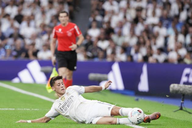 LA LIGA EA Sports - Real Madrid vs Espanyol MADRID, SPAIN - September 20: Arda Guler of Real Madrid in action during the La Liga 2025 26 match between Real Madrid and Espanyol at Santiago Bernabeu Stadium. (Photo by Guillermo Martinez) Madrid Santiago Bernabeu Stadium Spain Copyright: xGuillermoxMartinezx