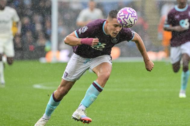 20th September 2025; Turf Moor, Burnley, Lancashire, England; Premier League Football, Burnley versus Nottingham Forest; Maxime Esteve heads the ball back to Martin Dubravka of Burnley  LeexDurkin