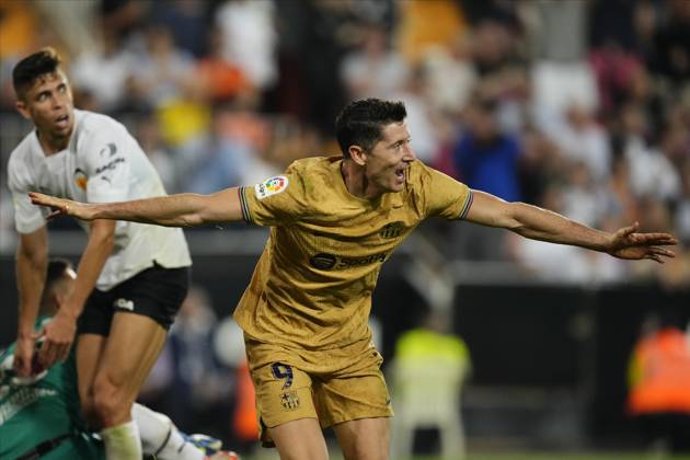 Valencia CF v FC Barcelona, Barca - LaLiga Santander VALENCIA, SPAIN - 29 October: Robert Lewandowski centre-forward of Barcelona and Poland celebrates after scoring his sides first goal during the La Liga Santander match between Valencia CF and FC Barcelona at Estadio Mestalla on October 29, 2022 in Valencia, Spain. Spain World. Editorial use only. Please get in touch for any other usage. Copyright: x2025xAnadoluxJosexHernandezx