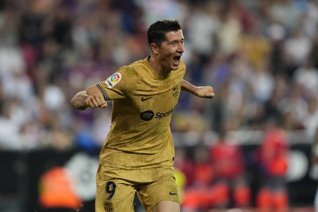 Valencia CF v FC Barcelona, Barca - LaLiga Santander VALENCIA, SPAIN - 29 October: Robert Lewandowski centre-forward of Barcelona and Poland celebrates after scoring his sides first goal during the La Liga Santander match between Valencia CF and FC Barcelona at Estadio Mestalla on October 29, 2022 in Valencia, Spain. Spain World. Editorial use only. Please get in touch for any other usage. Copyright: x2025xAnadoluxJosexHernandezx