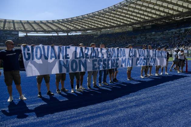 Lazio supporter during the Serie A Enilive soccer match between SS Lazio and AS Roma at the Rome s Olympic stadium, Italy - Sunday, September 21, 2025. - Soccer. Copyright: xFabrizioxCorradetti LaPressex