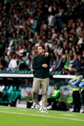 Sporting CP v Moreirense FC - Liga Portugal BetClic 2025 2026 Treinador portugues do Moreirense Vasco Botelho durante a partida entre Sporting CP v Moreirense FC, valida pela Liga Portugal BetClic 2025 2026 no Estadio Jose Alvalade, Portugal (Foto de Diogo Faria Reis Avant Sports) Lisboa Estadio Jose Alvalade Portugal Copyright: xDiogoxFariaxReis AvantxSportsx