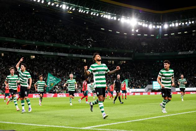 Sporting CP v Moreirense FC - Liga Portugal BetClic 2025 2026 Ponta de lanca colombiano do Sporting CP Luis Suarez 97 marca e Extremo esquerdo portugues do Sporting CP Pedro Goncalves 8 Medio esquerdo uruguaio do Sporting CP Maxi Araujo 20 durante a partida entre Sporting CP v Moreirense FC, valida pela Liga Portugal BetClic 2025 2026 no Estadio Jose Alvalade, Portugal (Foto de Diogo Faria Reis Avant Sports) Lisboa Estadio Jose Alvalade Portugal Copyright: xDiogoxFariaxReis AvantxSportsx