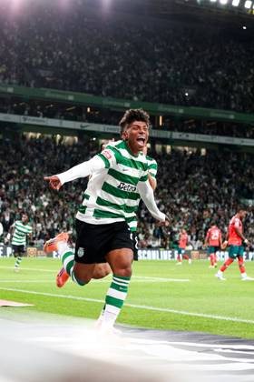 Sporting CP v Moreirense FC - Liga Portugal BetClic 2025 2026 Extremo esquerdo brasileiro do Sporting CP Alisson Santos 27 celebra golo de Ioanidis durante a partida entre Sporting CP v Moreirense FC, valida pela Liga Portugal BetClic 2025 2026 no Estadio Jose Alvalade, Portugal (Foto de Diogo Faria Reis Avant Sports) Lisboa Estadio Jose Alvalade Portugal Copyright: xDiogoxFariaxReis AvantxSportsx