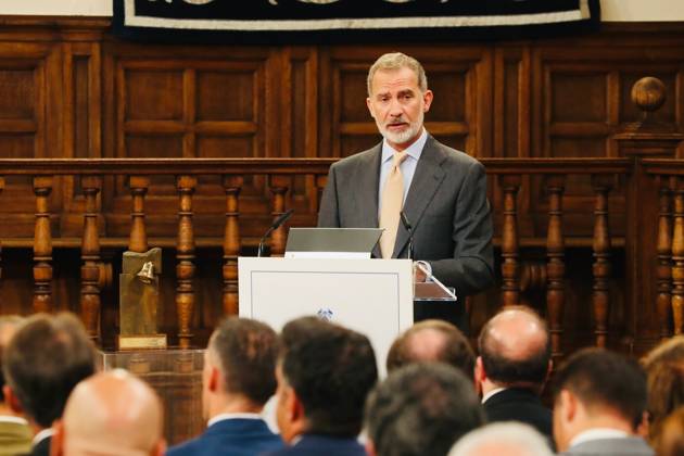 The King Presents The V Edition Of The camino Real Award To Rafael Nadal?????????????? MADRID, SPAIN - SEPTEMBER 20: (----EDITORIAL USE ONLY – MANDATORY CREDIT - ROYAL PALACE OF SPAIN HANDOUT - NO MARKETING NO ADVERTISING CAMPAIGNS - DISTRIBUTED AS A SERVICE TO CLIENTS----) King Felipe VI speaks at the presentation of the 5th edition of the Camino Real Award , at the Paraninfo of the University of Alcala, on 20 September, 2022 in Alcala de Henares, Madrid, Spain. The Camino Real Award has been granted by the Franklin Institute of the University of Alcala, which recognizes the professional work of Spaniards who in an outstanding and exemplary way project and enhance the positive image of Spain in the United States. The projection of the image of Spain in North America by the tennis player, means his triumph in the US Open (2019), as well as in previous editions of 2010, 2013, 2017 and in other tournaments played in North America. In addition, it is worth mentioning his personal involvement in different social actions from the Rafael Nadal Foundation, which integrates vulnerable minors or young people with intellectual disabilities. Madrid Spain. Editorial use only. Please get in touch for any other usage.  Copyright: x2025xAnadoluxRoyalxPalacexofxSpainx