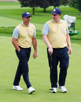 GOLF - Ryder Cup 2025 FARMINGDALE,NEW YORK,USA,24.SEP.25 - GOLF - Ryder Cup 2025, Bethpage Black Course, preview, practice round. Image shows Rory McIlroy (NIR EUR) and Robert MacIntyre (SCO EUR). GEPAxpictures xBrianxSpurlock