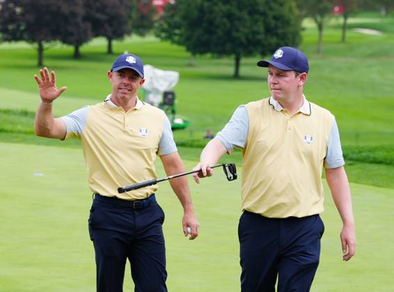 GOLF - Ryder Cup 2025 FARMINGDALE,NEW YORK,USA,24.SEP.25 - GOLF - Ryder Cup 2025, Bethpage Black Course, preview, practice round. Image shows Rory McIlroy (NIR EUR) and Robert MacIntyre (SCO EUR). GEPAxpictures xBrianxSpurlock