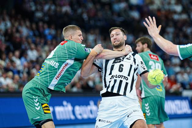 Karolis Antanavicius GWD Minden, 08 , Harald Reinkind THW Kiel, 06 GER, THW Kiel vs GWD Minden, Handball, 1 Bundesliga, Matchday 15, Season 2025 2026, 25 09 2025 GER, THW Kiel vs GWD Minden, Handball, 1 Bundesliga, Matchday 15, Season 2025 2026, 25 09 2025 Kiel Copyright: xEibner-Pressefoto MarcelxvonxFehrnx EP_MFN