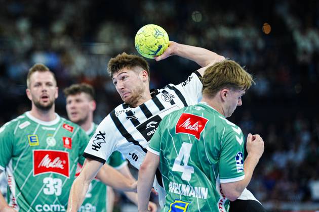 Throw Goal Lukas Zerbe THW Kiel, 24 , Jan Malte Diekmann GWD Minden, 04 GER, THW Kiel vs GWD Minden, Handball, 1 Bundesliga, Matchday 15, Season 2025 2026, 25 09 2025 GER, THW Kiel vs GWD Minden, Handball, 1 Bundesliga, Matchday 15, Season 2025 2026, 25 09 2025 Kiel Copyright: xEibner-Pressefoto MarcelxvonxFehrnx EP_MFN