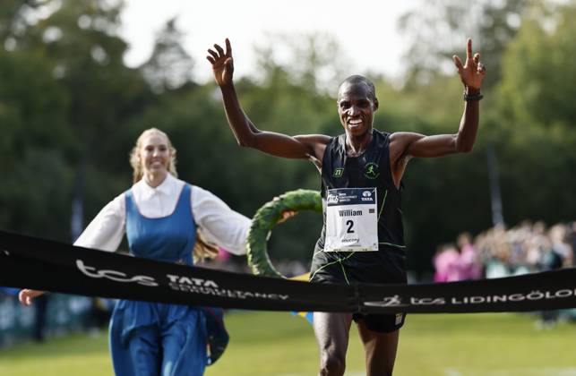 250927 Winner Lidingöloppet Men 30 km William Nyarondia Morwabe Kenya on September 27, 2025 on Lidingö  Copyright: PETERxHOLGERSSON BB250927PH045