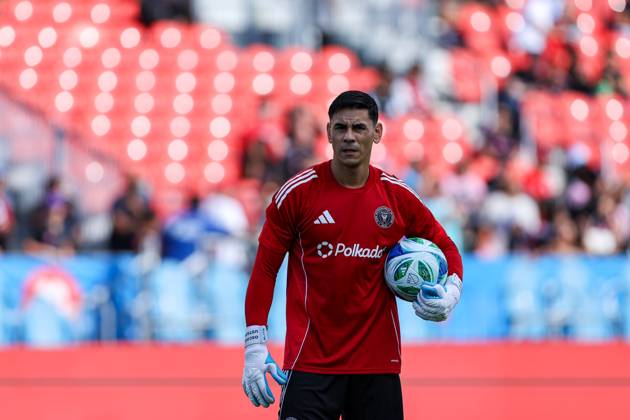 Toronto FC v Inter Miami CF In Toronto, Ontario, Canada, on September 27, 2025, Inter Miami goalkeeper Oscar Ustari warms up during the Major League Soccer game between Toronto FC and Inter Miami at BMO Field. Toronto Ontario Canada Copyright: xIndrawanxKumalax originalFilename:kumala-majorlea250927_npAyg