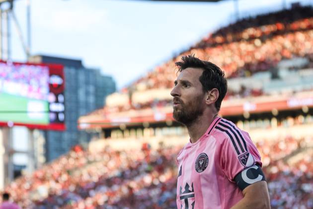 Toronto FC v Inter Miami CF In Toronto, Ontario, Canada, on September 27, 2025, Lionel Messi captains his team during a Major League Soccer game between Toronto FC and Inter Miami at BMO Field. Toronto Ontario Canada Copyright: xIndrawanxKumalax originalFilename:kumala-majorlea250927_npMSQ