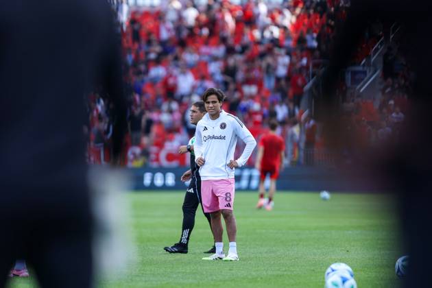 Toronto FC v Inter Miami CF In Toronto, Ontario, Canada, on September 27, 2025, Inter Miami defender Telasco Segovia watches his teammate warm up before the Major League Soccer game between Toronto FC and Inter Miami at BMO Field. Toronto Ontario Canada Copyright: xIndrawanxKumalax originalFilename:kumala-majorlea250927_nprgd