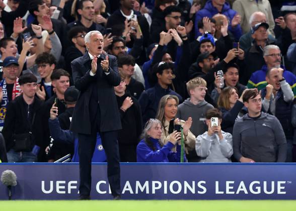 London, England, 30th September 2025.Jose Mourinho manager of Benfica during the Chelsea vs Benfica UEFA Champions League match at Stamford Bridge, London. Picture credit should read: David Klein Sportimage EDITORIAL USE ONLY. No use with unauthorised audio, video, data, fixture lists, club league logos or live services. Online in-match use limited to 120 images, no video emulation. No use in betting, games or single club league player publications. SPI_012_DK_Chelsea_Benfica SPI-4176-0012