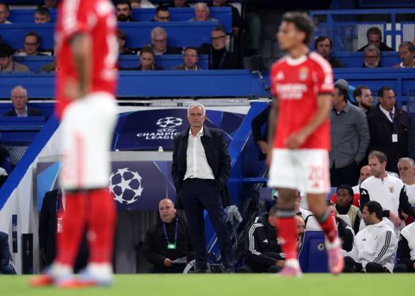 London, England, 30th September 2025.Jose Mourinho manager of Benfica during the Chelsea vs Benfica UEFA Champions League match at Stamford Bridge, London. Picture credit should read: David Klein Sportimage EDITORIAL USE ONLY. No use with unauthorised audio, video, data, fixture lists, club league logos or live services. Online in-match use limited to 120 images, no video emulation. No use in betting, games or single club league player publications. SPI_015_DK_Chelsea_Benfica SPI-4176-0015
