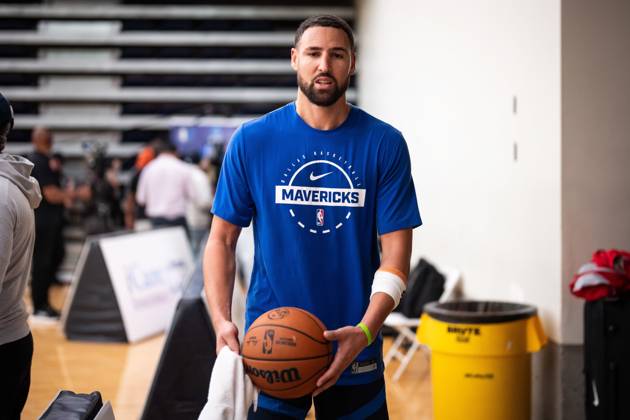 September 30, 2025, Vancouver, Bc, CANADA: Dallas Mavericks Klay Thompson leaves a training camp session at Simon Fraser University in Burnaby, B.C., Tuesday, Sept. 30, 2025. Canada News - September 30, 2025  - ZUMAc35_ 20250930_zaf_c35_113 Copyright: xEthanxCairnsx