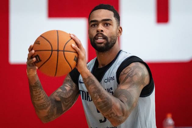 September 30, 2025, Vancouver, Bc, CANADA: Dallas Mavericks D Angelo Russell shoots around during a training camp session at Simon Fraser University in Burnaby, B.C., Tuesday, Sept. 30, 2025. Canada News - September 30, 2025  - ZUMAc35_ 20250930_zaf_c35_115 Copyright: xEthanxCairnsx