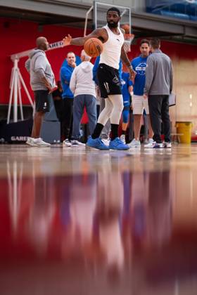 September 30, 2025, Vancouver, Bc, CANADA: Dallas Mavericks Kyrie Irving practices during a training camp session at Simon Fraser University in Burnaby, B.C., Tuesday, Sept. 30, 2025. Canada News - September 30, 2025  - ZUMAc35_ 20250930_zaf_c35_119 Copyright: xEthanxCairnsx