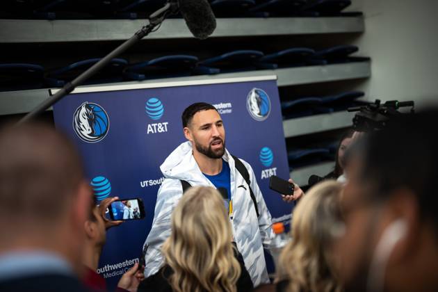 September 30, 2025, Vancouver, Bc, CANADA: Dallas Mavericks Klay Thompson speaks to reporters after a training camp session at Simon Fraser University in Burnaby, B.C., Tuesday, Sept. 30, 2025. Canada News - September 30, 2025  - ZUMAc35_ 20250930_zaf_c35_122 Copyright: xEthanxCairnsx