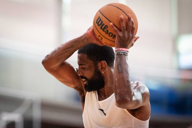 September 30, 2025, Vancouver, Bc, CANADA: Dallas Mavericks Kyrie Irving practices during a training camp session at Simon Fraser University in Burnaby, B.C., Tuesday, Sept. 30, 2025. Canada News - September 30, 2025  - ZUMAc35_ 20250930_zaf_c35_123 Copyright: xEthanxCairnsx