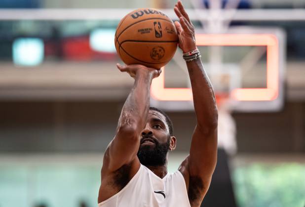 September 30, 2025, Vancouver, Bc, CANADA: Dallas Mavericks Kyrie Irving shoots during a training camp session at Simon Fraser University in Burnaby, B.C., Tuesday, Sept. 30, 2025. Canada News - September 30, 2025  - ZUMAc35_ 20250930_zaf_c35_166 Copyright: xEthanxCairnsx