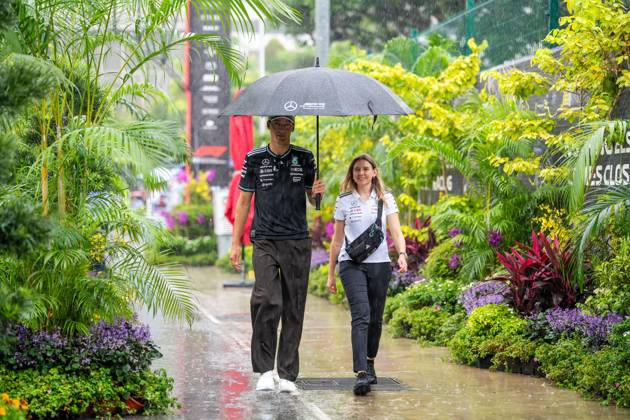 Formula 1 Singapore Airlines Singapore Grand Prix - Arrivals George Russell (Gbr) of Mercedes-AMG Petronas F1 Team 63 entering the paddock under the rain on Thursday (Media Day) during Formula 1 Singapore Airlines Singapore Grand Prix 2025 at the Marina Bay Street Circuit Singapore on October 2, 2025. Photo by Antoine Lapeyre ABACAPRESS.COM Singapore Singapore Copyright: xLapeyrexAntoine ABACAx