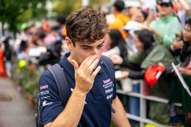 Formula 1 Singapore Airlines Singapore Grand Prix - Arrivals Franco Colapinto (Arg) of Alpine Renault 43 entering the paddock looking deep in thought on Thursday (Media Day) during Formula 1 Singapore Airlines Singapore Grand Prix 2025 at the Marina Bay Street Circuit Singapore on October 2, 2025. Photo by Antoine Lapeyre ABACAPRESS.COM Singapore Singapore Copyright: xLapeyrexAntoine ABACAx