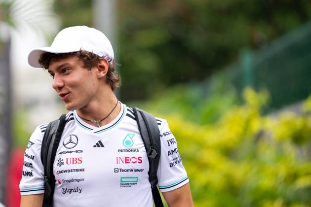 Formula 1 Singapore Airlines Singapore Grand Prix - Arrivals Andrea Kimi Antonelli (Ita) of Mercedes-AMG Petronas F1 Team 12 entering the paddock under the rain on Thursday (Media Day) during Formula 1 Singapore Airlines Singapore Grand Prix 2025 at the Marina Bay Street Circuit Singapore on October 2, 2025. Photo by Antoine Lapeyre ABACAPRESS.COM Singapore Singapore Copyright: xLapeyrexAntoine ABACAx