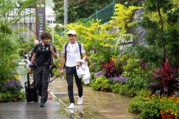 Formula 1 Singapore Airlines Singapore Grand Prix - Arrivals Andrea Kimi Antonelli (Ita) of Mercedes-AMG Petronas F1 Team 12 entering the paddock under the rain on Thursday (Media Day) during Formula 1 Singapore Airlines Singapore Grand Prix 2025 at the Marina Bay Street Circuit Singapore on October 2, 2025. Photo by Antoine Lapeyre ABACAPRESS.COM Singapore Singapore Copyright: xLapeyrexAntoine ABACAx