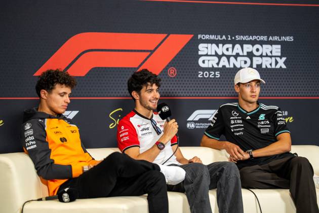 Formula 1 Singapore Airlines Singapore Grand Prix - Arrivals George Russell (Gbr) of Mercedes-AMG Petronas F1 Team 63 Esteban Ocon (Fra) of Haas F1 Team 31 and Lando Norris (Gbr) of McLaren Racing 4 during the press conference, PK, Pressekonferenz on Thursday (Media Day) during Formula 1 Singapore Airlines Singapore Grand Prix 2025 at the Marina Bay Street Circuit on October 2, 2025 Photo by Antoine Lapeyre ABACAPRESS.COM Singapore Singapore Copyright: xLapeyrexAntoine ABACAx
