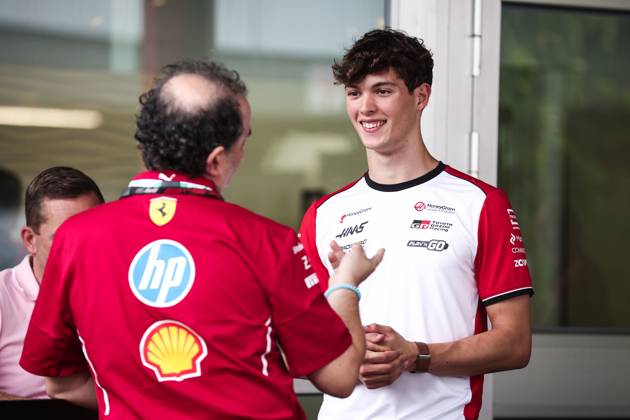 F1 - SINGAPORE GRAND PRIX 2025 BEARMAN Ollie Oliver (gbr), Haas F1 Team VF-25, portrait during the 2025 Formula 1 Singapore Grand Prix, 18th round of the 2025 FIA Formula One World Championship, WM, Weltmeisterschaft from October 3 to 5, 2025 on the Marina Bay Street Circuit, in Singapore - SingaporeSingapore  Copyright: xEricxAlonsox
