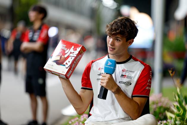 F1 - SINGAPORE GRAND PRIX 2025 BEARMAN Ollie Oliver (gbr), Haas F1 Team VF-25, portrait during the 2025 Formula 1 Singapore Grand Prix, 18th round of the 2025 FIA Formula One World Championship, WM, Weltmeisterschaft from October 3 to 5, 2025 on the Marina Bay Street Circuit, in Singapore - SingaporeSingapore Copyright: xDPPIx