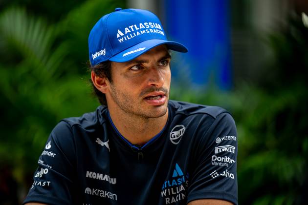 MARINA BAY, SINGAPORE: Carlos Sainz, racing for the Williams Racing team during the 2025 Formula 1 Singapore Grand Prix at the Marina Bay Street Circuit in Marina Bay, Singapore