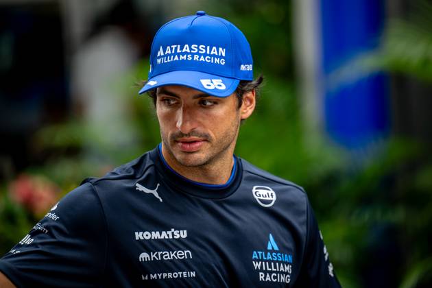 MARINA BAY, SINGAPORE: Carlos Sainz, racing for the Williams Racing team during the 2025 Formula 1 Singapore Grand Prix at the Marina Bay Street Circuit in Marina Bay, Singapore