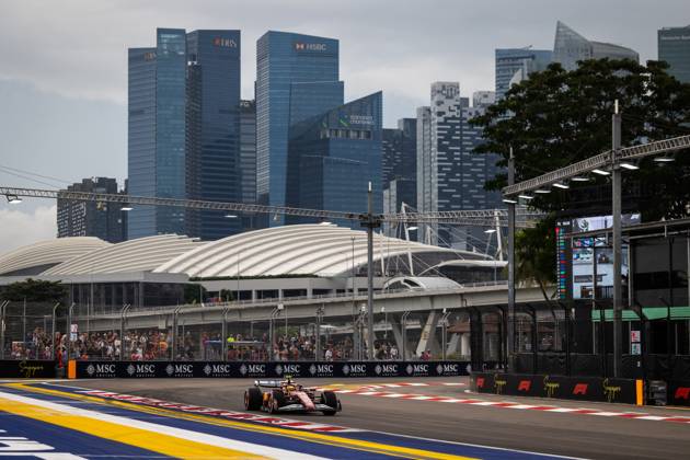F1 - SINGAPORE GRAND PRIX 2025 44 HAMILTON Lewis (gbr), Scuderia Ferrari SF-25, action during the 2025 Formula 1 Singapore Grand Prix, 18th round of the 2025 FIA Formula One World Championship, WM, Weltmeisterschaft from October 3 to 5, 2025 on the Marina Bay Street Circuit, in Singapore - SingaporeSingapore Copyright: xDPPIx