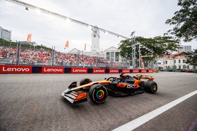 October 3, 2025, Singapore, Singapore: Oscar Piastri of Australia drives the (81) McLaren Formula 1 Team MCL39 during practice session one ahead of the F1 Grand Prix of Singapore at the Marina Bay Street Circuit. Singapore Singapore - ZUMAs197 20251003_aaa_s197_100 Copyright: xGeorgexHitchensx