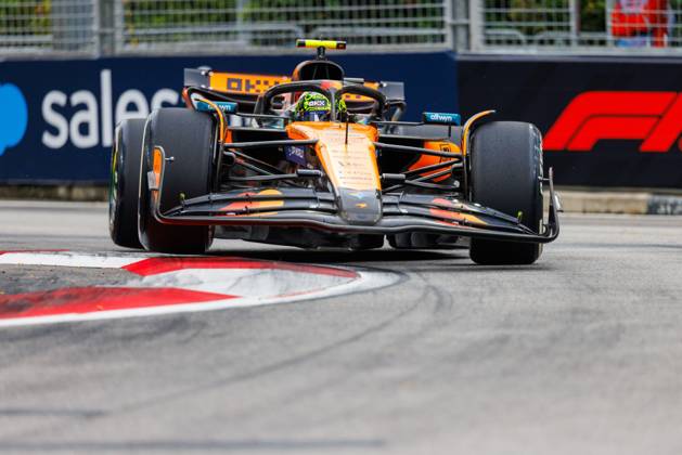 October 3, 2025, Singapore, Singapore: Lando Norris of Great Britain drives the (4) McLaren Formula 1 Team MCL39 during practice session one ahead of the F1 Grand Prix of Singapore at the Marina Bay Street Circuit. Singapore Singapore - ZUMAs197 20251003_aaa_s197_104 Copyright: xGeorgexHitchensx