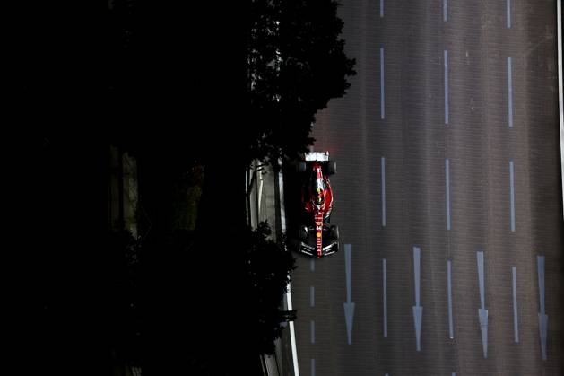 F1 - SINGAPORE GRAND PRIX 2025 44 HAMILTON Lewis (gbr), Scuderia Ferrari SF-25, action during the 2025 Formula 1 Singapore Grand Prix, 18th round of the 2025 FIA Formula One World Championship, WM, Weltmeisterschaft from October 3 to 5, 2025 on the Marina Bay Street Circuit, in Singapore - SingaporeSingapore Copyright: xEricxAlonsox