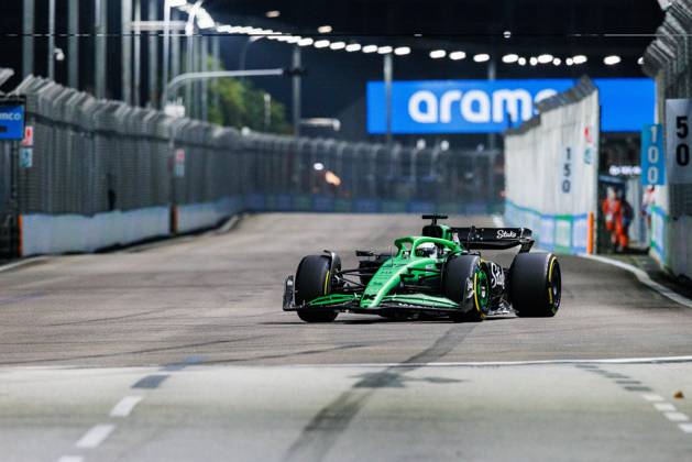 October 3, 2025, Singapore, Singapore: Nico Hulkenberg of Germany drives the (27) Stake F1 Team Kick Sauber Ferrari during the practice session two ahead of the F1 Grand Prix of Singapore at the Marina Bay Street Circuit. Singapore Singapore - ZUMAs197 20251003_aaa_s197_194 Copyright: xGeorgexHitchensx