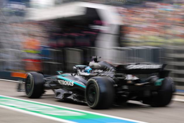 FORMULE 1 : Grand prix de Singapour - 03 10 2025 63 Georges Russell (GBR) Mercedes AMG Petronas F1 Team (DEU) Mercedes-AMG W16 E Mercedes during the 2025 Formula One Singapore Grand Prix, 18th round of the 2025 Formula 1 World Championship, WM, Weltmeisterschaft taking place from October 03 to 05, 2025 on the Marina Bay Street circuit in Singapore (SGP) SINGAPORESingapore Copyright: xMPSxAGENCYx