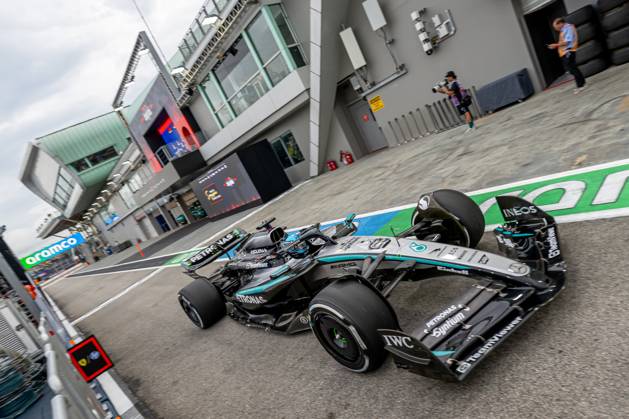 MARINA BAY, SINGAPORE: George Russell, racing for the Mercedes team during the 2025 Formula 1 Singapore Grand Prix at the Marina Bay Street Circuit in Marina Bay, Singapore