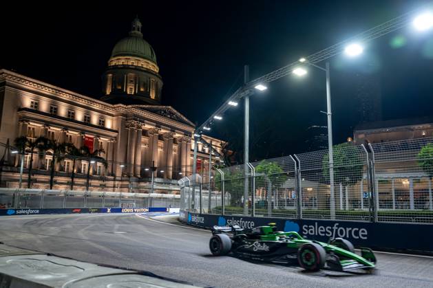 MARINA BAY, SINGAPORE: Gabriel Bortoleto, racing for the Stake F1 Team team during the 2025 Formula 1 Singapore Grand Prix at the Marina Bay Street Circuit in Marina Bay, Singapore