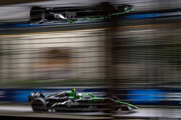 MARINA BAY, SINGAPORE: Gabriel Bortoleto, racing for the Stake F1 Team team during the 2025 Formula 1 Singapore Grand Prix at the Marina Bay Street Circuit in Marina Bay, Singapore
