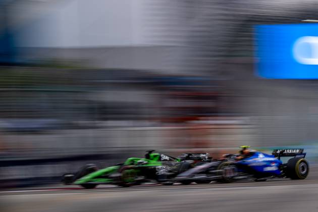 MARINA BAY, SINGAPORE: Carlos Sainz, racing for the Williams Racing team during the 2025 Formula 1 Singapore Grand Prix at the Marina Bay Street Circuit in Marina Bay, Singapore